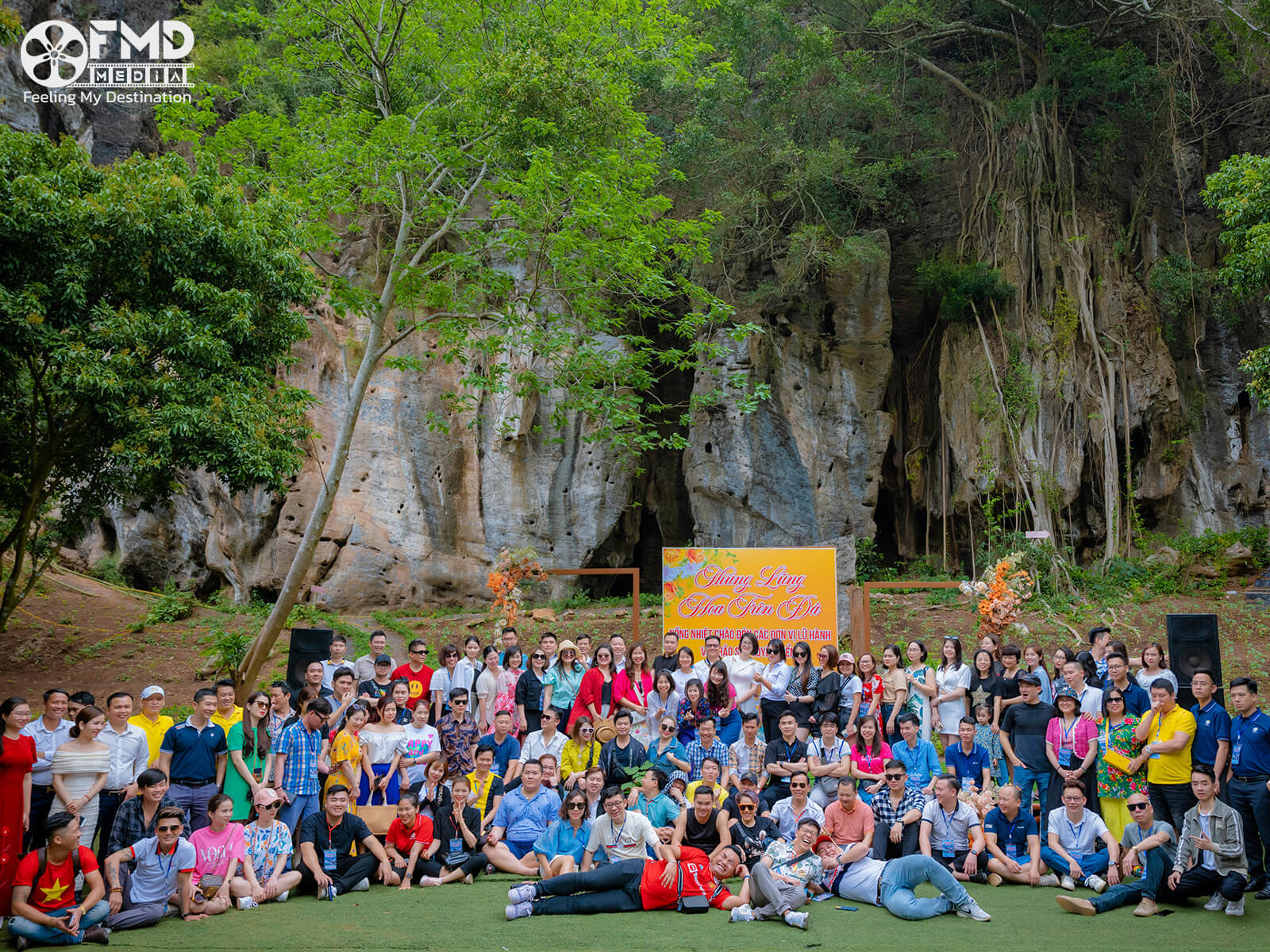 Thung lũng hoa trên đá Cát Bà nằm ở vị trí rất dễ tìm kiếm