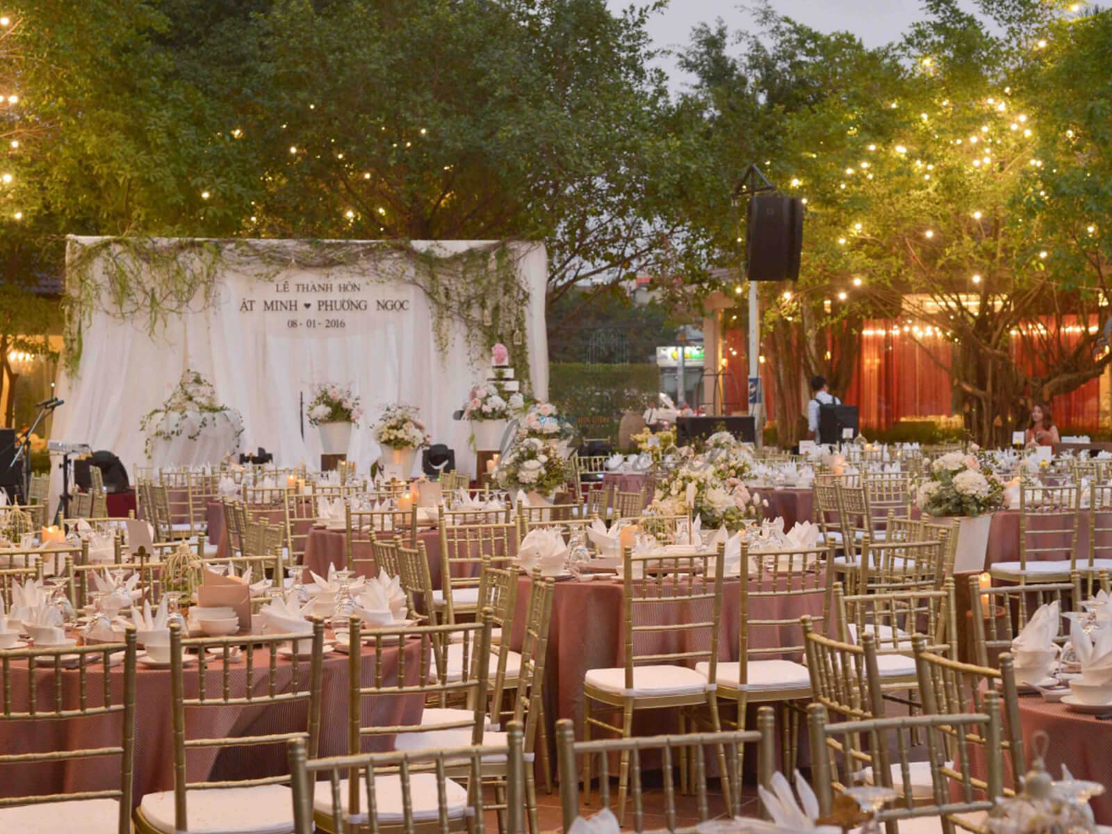 Thời điểm thích hợp để tổ chức sự kiện ngoài trời là gì?