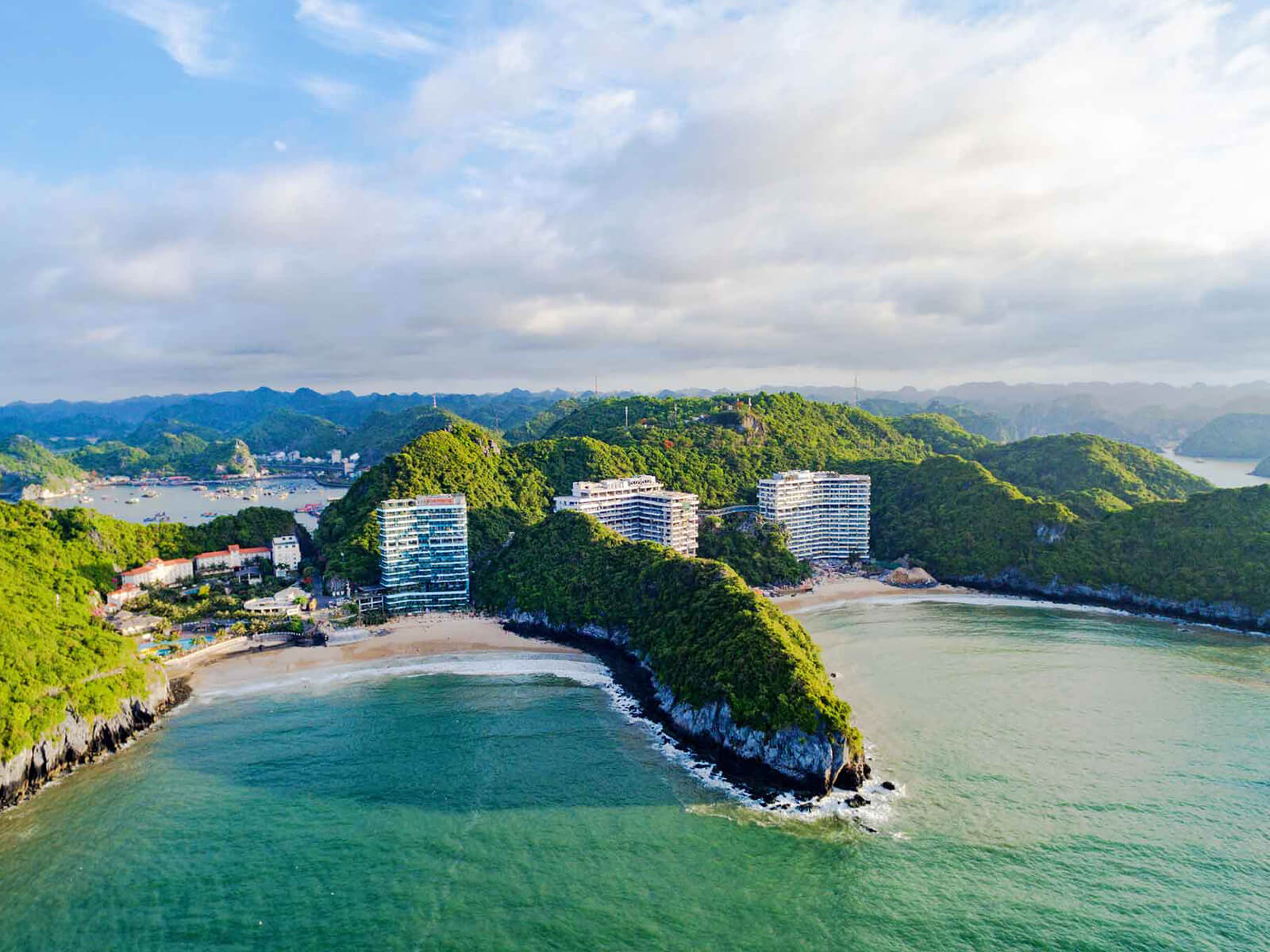 Bãi tắm Cát Cò Cát Bà nằm ở vị trí đắc địa