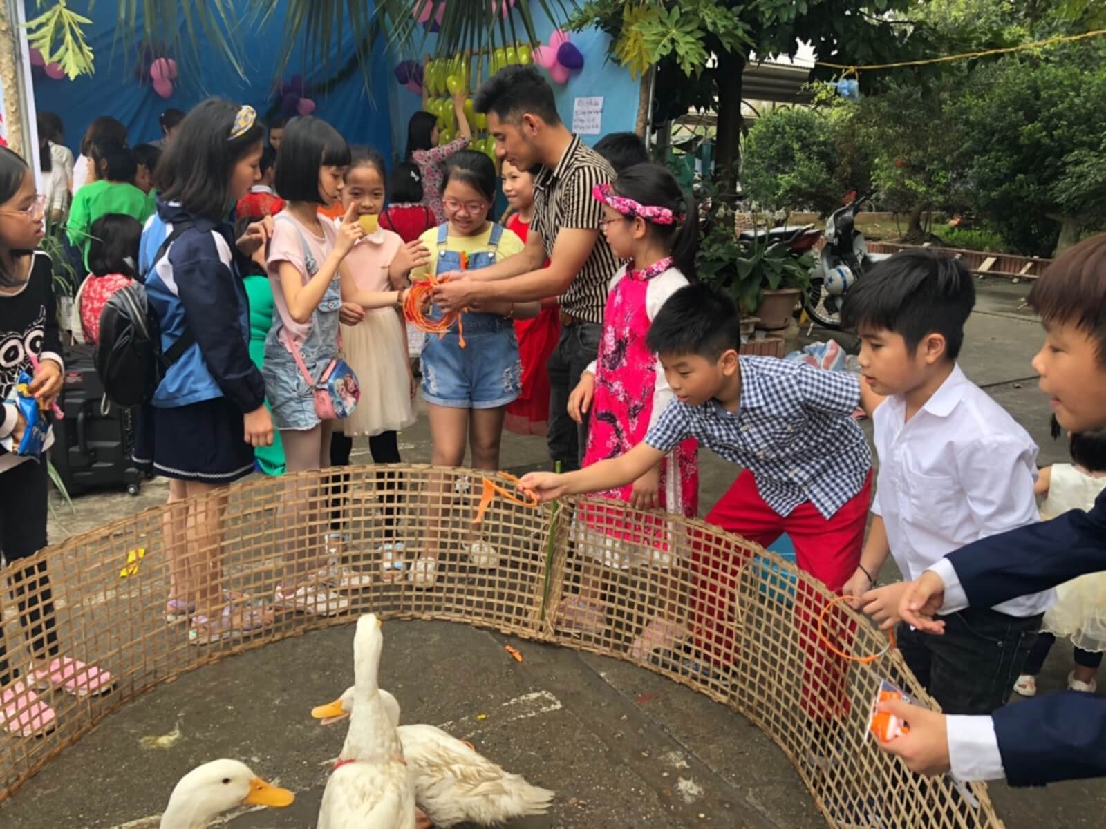 Ý tương tổ chức sự kiện cho học sinh – Hội chợ truyền thống