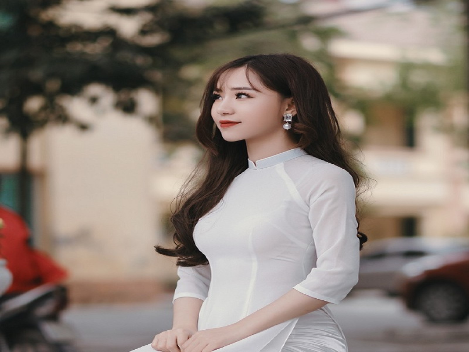 Makeup tone đỏ cho concept áo dài trắng