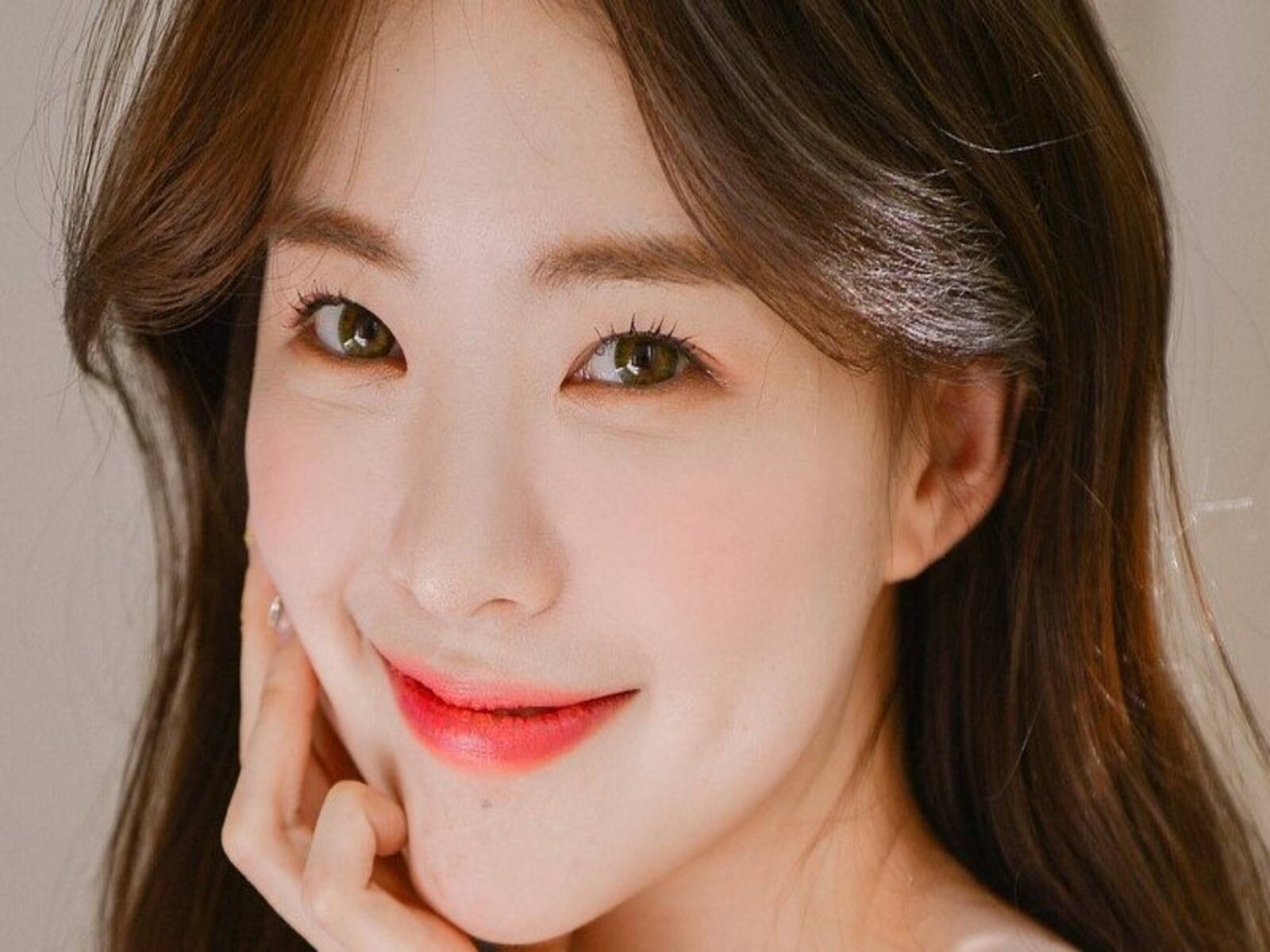 Makeup tone Hàn Quốc cho concept áo dài trắng