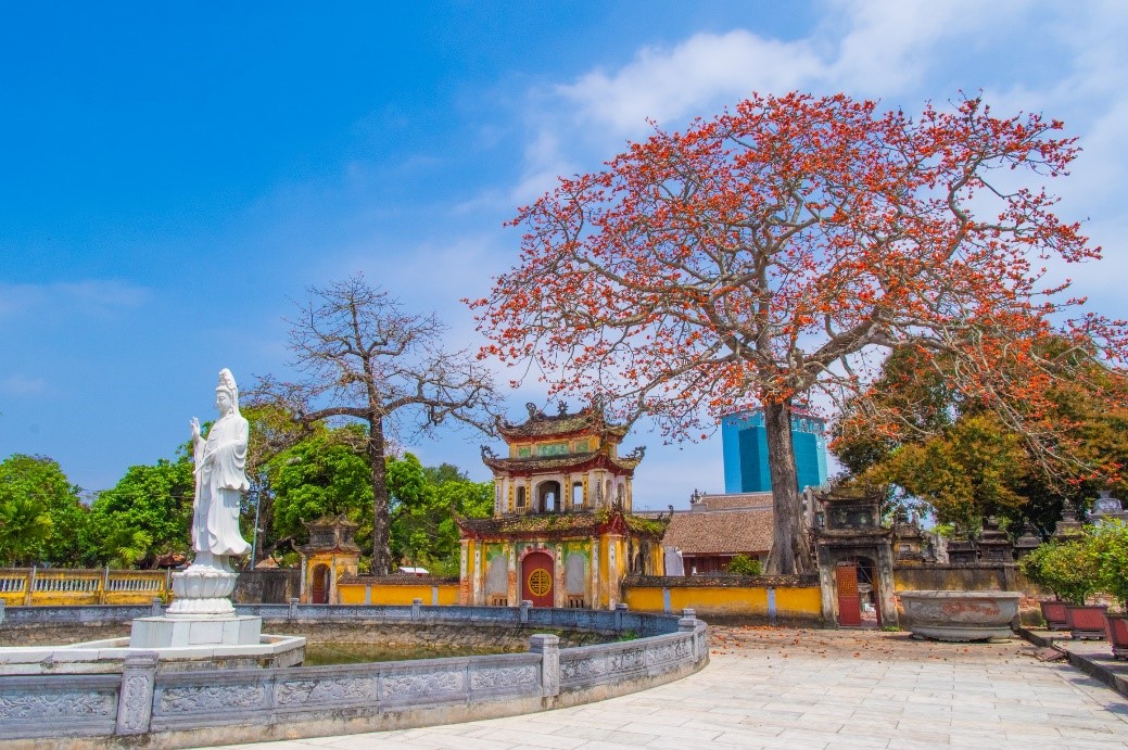 Chùa Trung Hành khi hè về là nơi chụp ảnh concept cổ phục lý tưởng