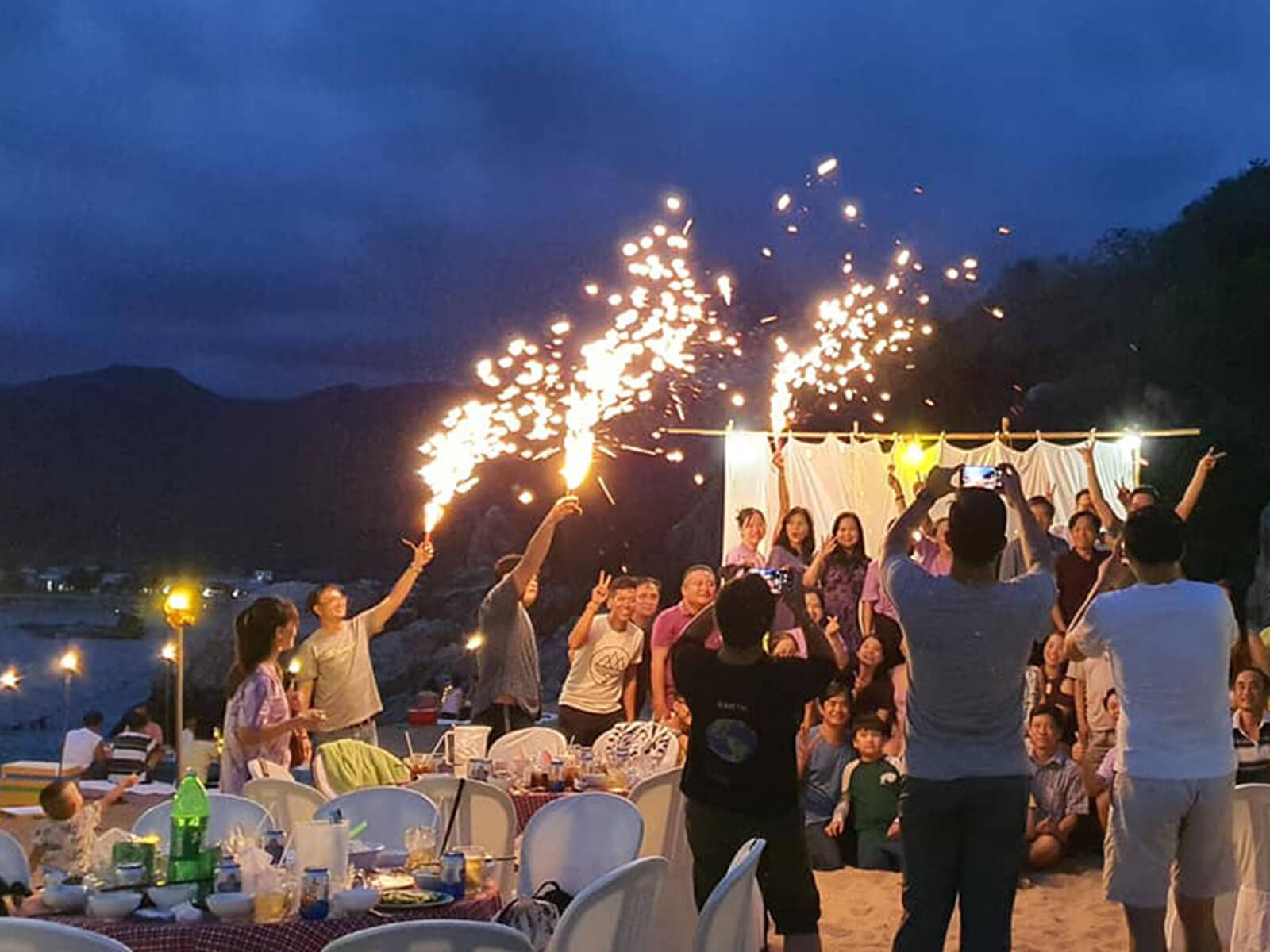 Tổ chức sự kiện sinh nhật cực vui tại bãi biển