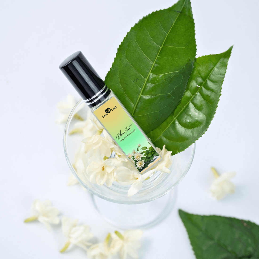 Chai Xịt Thơm Miệng Love Leaf Hương Hoa Lài - Trà Xanh Hương Hoa Dịu Nhẹ, Chai 8gr