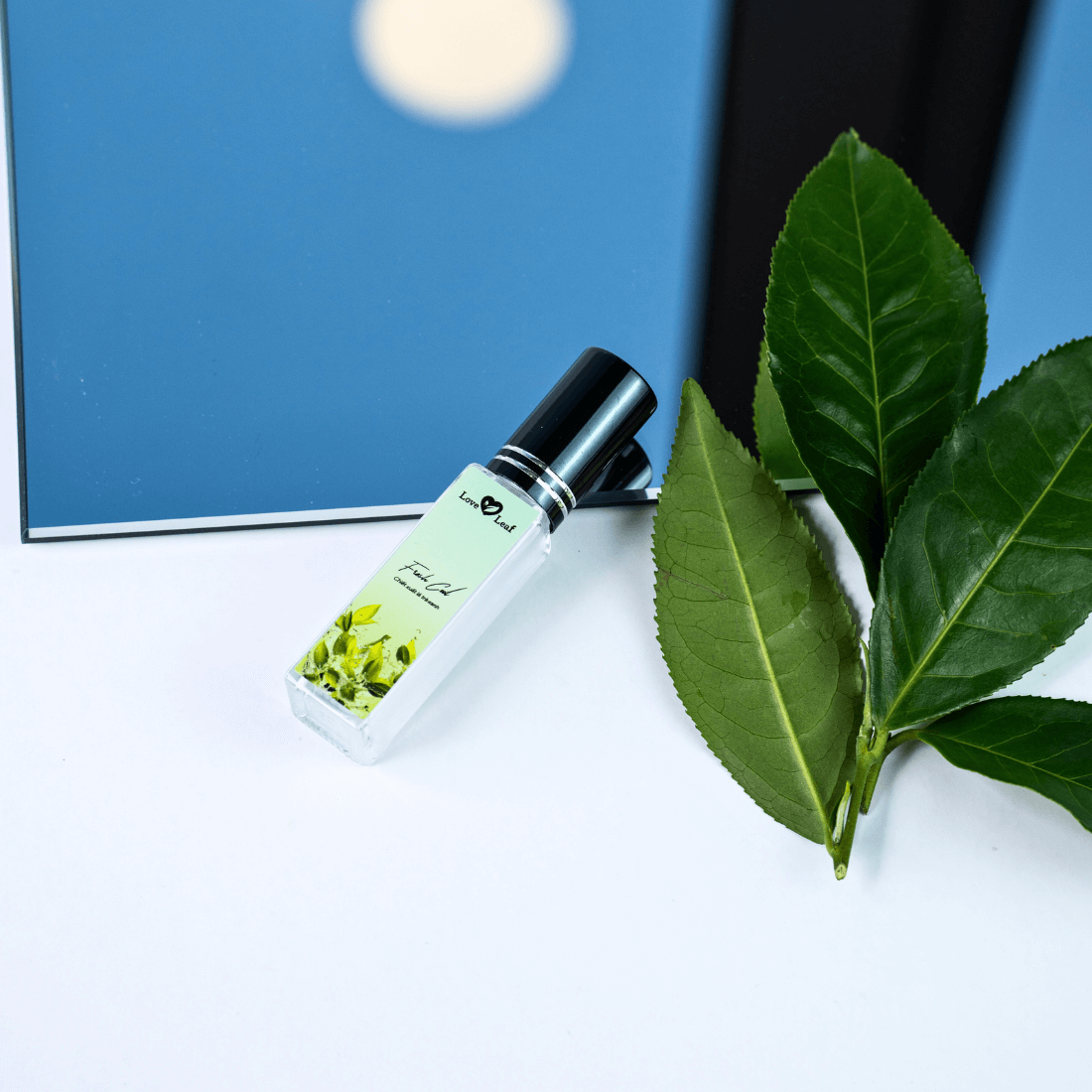 Chai Xịt Thơm Miệng Love Leaf Hương Trà Xanh Thanh Mát Hơi Thở, Chai 8gr