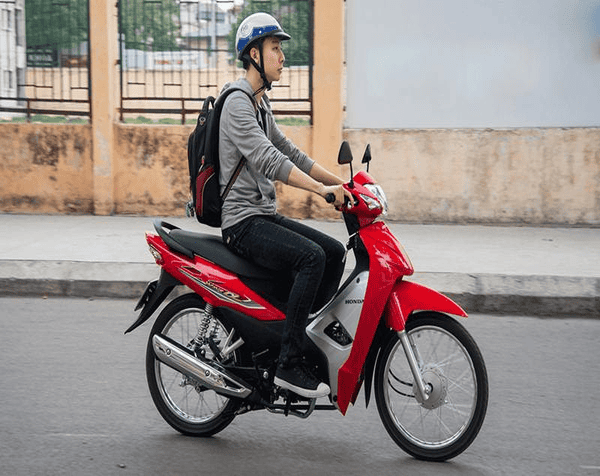 Di chuyển xe trên những đoạn đường bằng phẳng, hạn chế đường gồ ghề, đồi dốc để duy trì hiệu suất động cơ