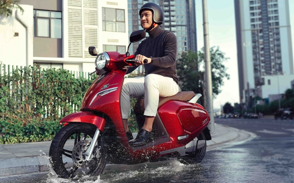 Mẫu xe máy điện VinFast dành cho nam Klara S 2022 mang đến vẻ đẹp thanh lịch