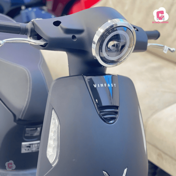 Evo200 sở hữu cụm đèn pha Project cho khả năng chiếu sáng tốt, an toàn