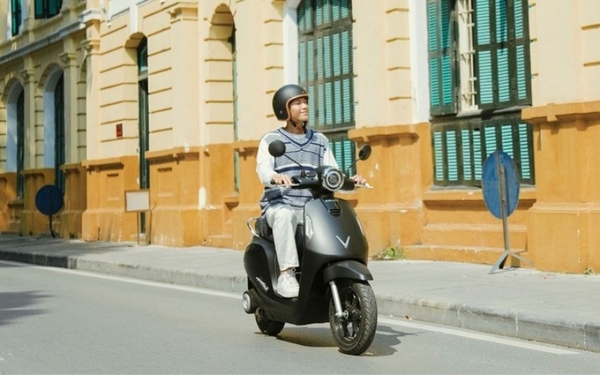 Mẫu xe máy điện Vinfast Evo200 dành cho nam tích hợp công nghệ hiện đại giúp xe hoạt động bền bỉ