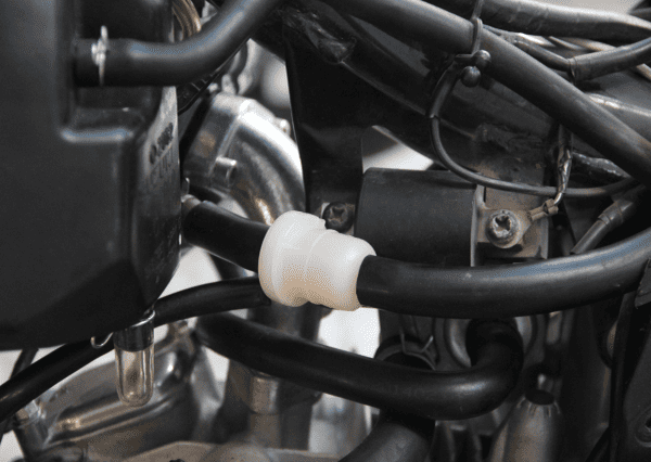 Hệ thống lọc xăng bị nghẹt là một trong những nguyên nhân khiến xe 50cc chạy yếu