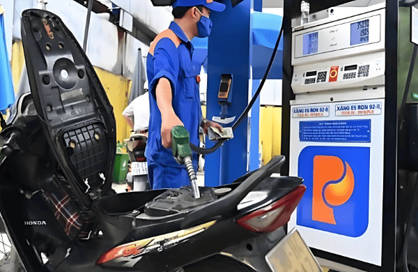 Đổ xăng phù hợp với động cơ sẽ giúp xe hạn chế tình trạng chạy yếu