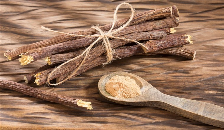 Licorice Root Extract chiết xuất từ rễ cam thảo giúp tái tạo tế bào, giúp hồi phục da sau trị nám hiệu quả