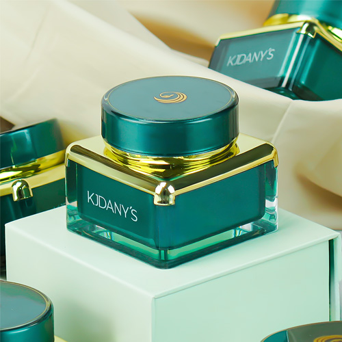 Kem trắng da KJDany's được nhiều chuyên gia đánh giá cao bởi khả năng làm trắng sáng da tự nhiên, an toàn