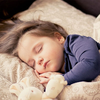 Tại sao giấc ngủ lại đóng vai trò quan trọng tới tăng chiều cao của trẻ?