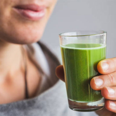 Tảo xoắn nhỉnh hơn tảo mặt trời 1 chút về giá và hàm lượng spirulina nguyên chất