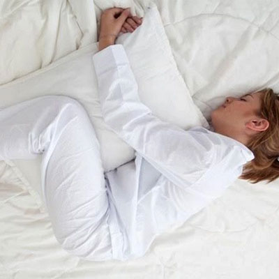 Nằm nghiêng giúp bạn mang lại cảm giác thoải mái