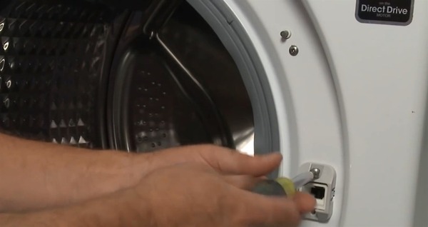 Tại sao máy giặt giặt xong không mở được cửa do công tắc hỏng