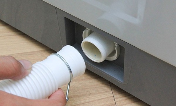 Bạn cần kiểm tra và vệ sinh van cao su thường xuyên