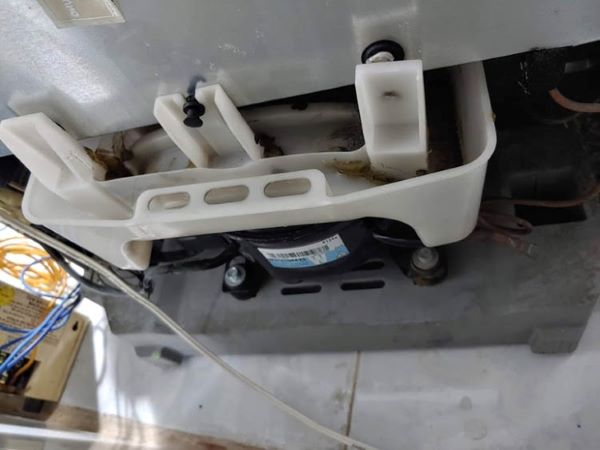 Tác dụng của khay nước phía sau tủ lạnh Samsung