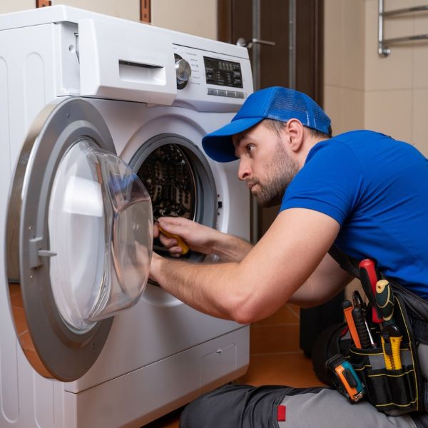 Nên tìm thợ có chuyên môn hay gọi bảo hành khi máy báo lỗi E23