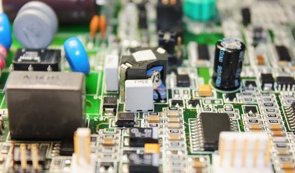 IC bị hỏng là nguyên nhân phổ biến khiến máy báo lỗi EA