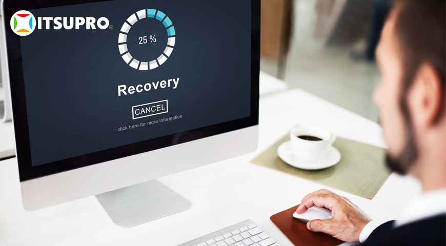 Người dùng chỉ cần chờ đợi quá trình khôi phục tự diễn ra trên máy tính