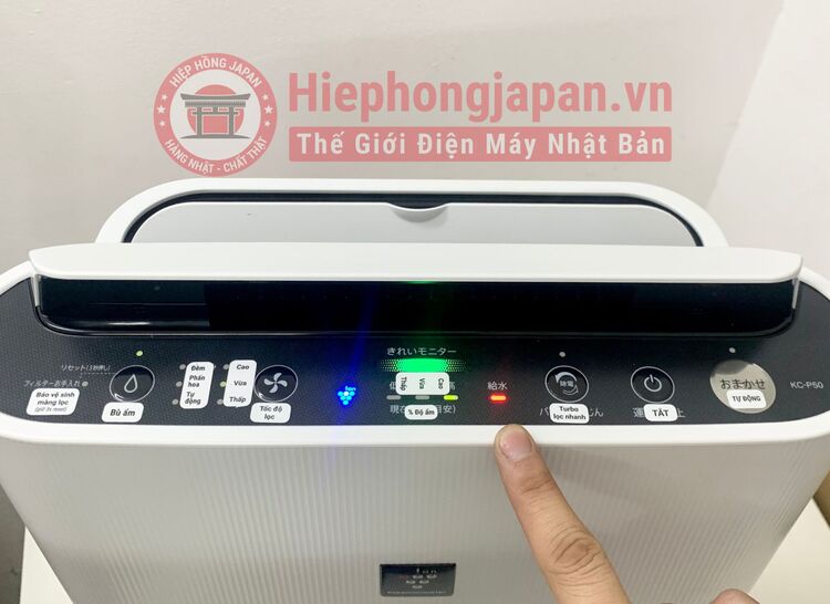 den bao binh nuoc tao do am da het Sharp KC P50