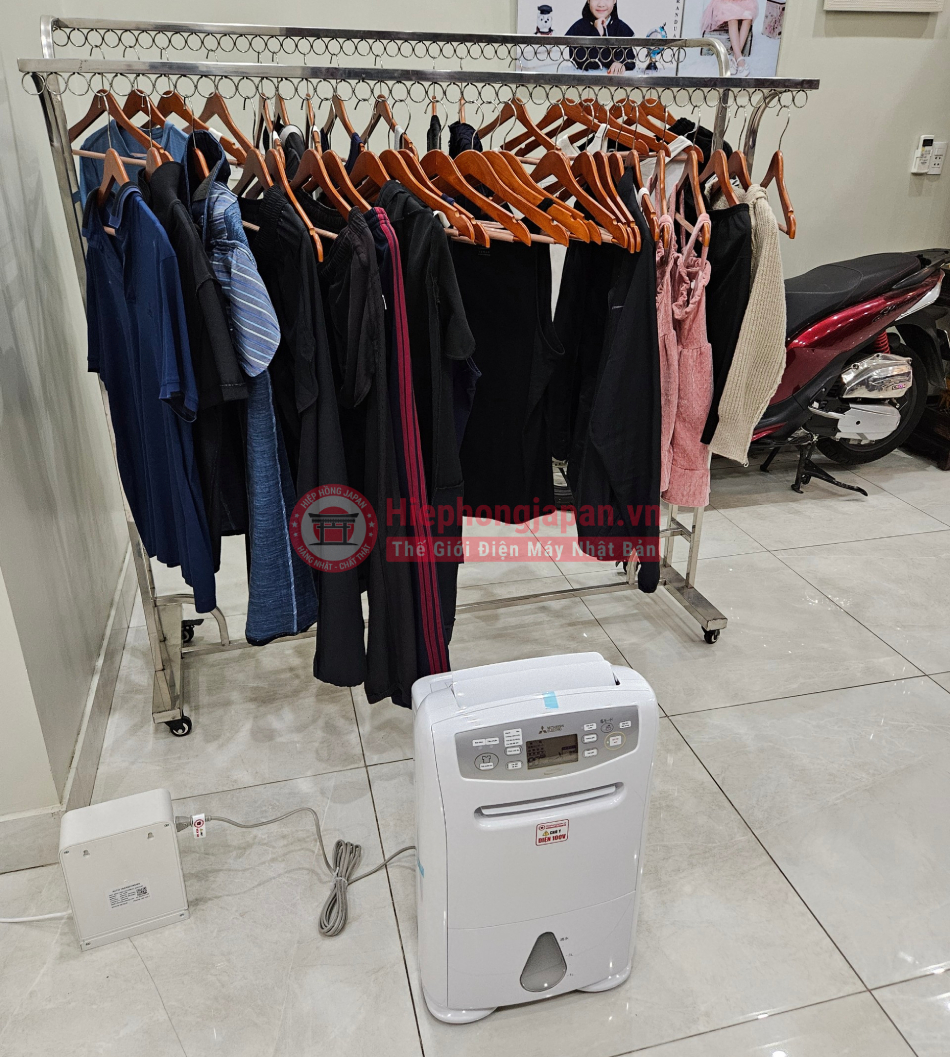 luu y khi say quan ao bang may hut am