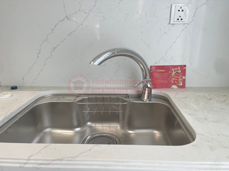 Chậu rửa bát 1 hố inox kiểu Nhật lòng sâu rộng, dễ rửa nồi và mâm lớn.