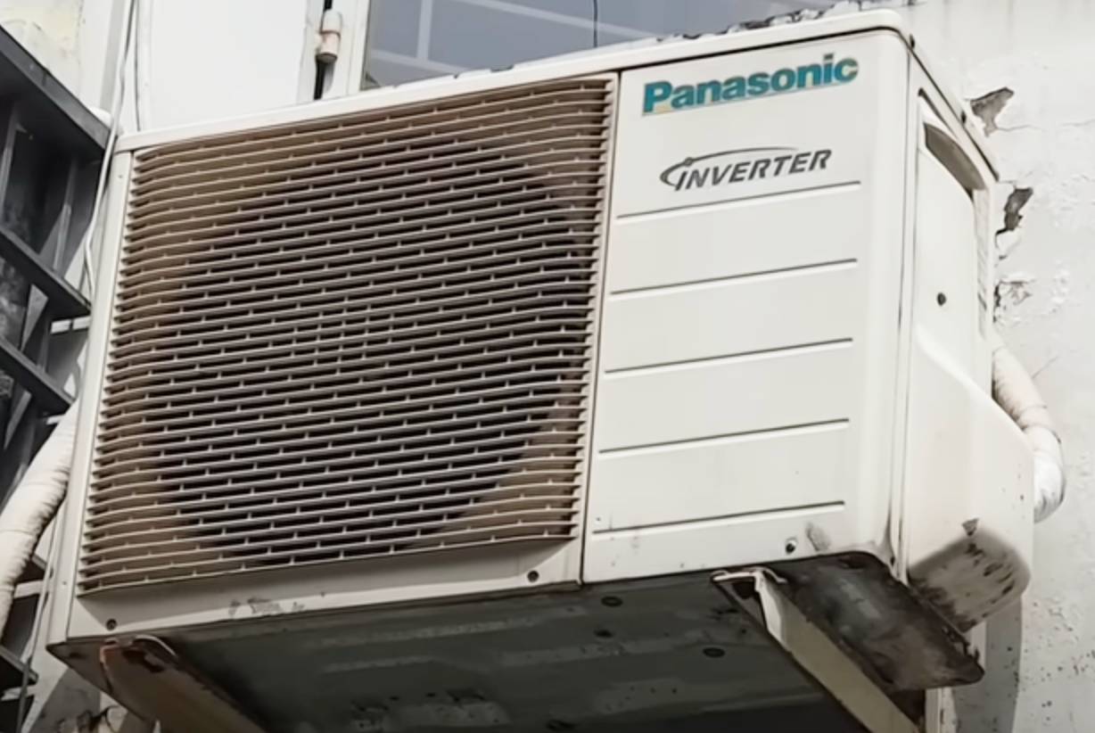 cuc nong dieu hoa bi bui ban