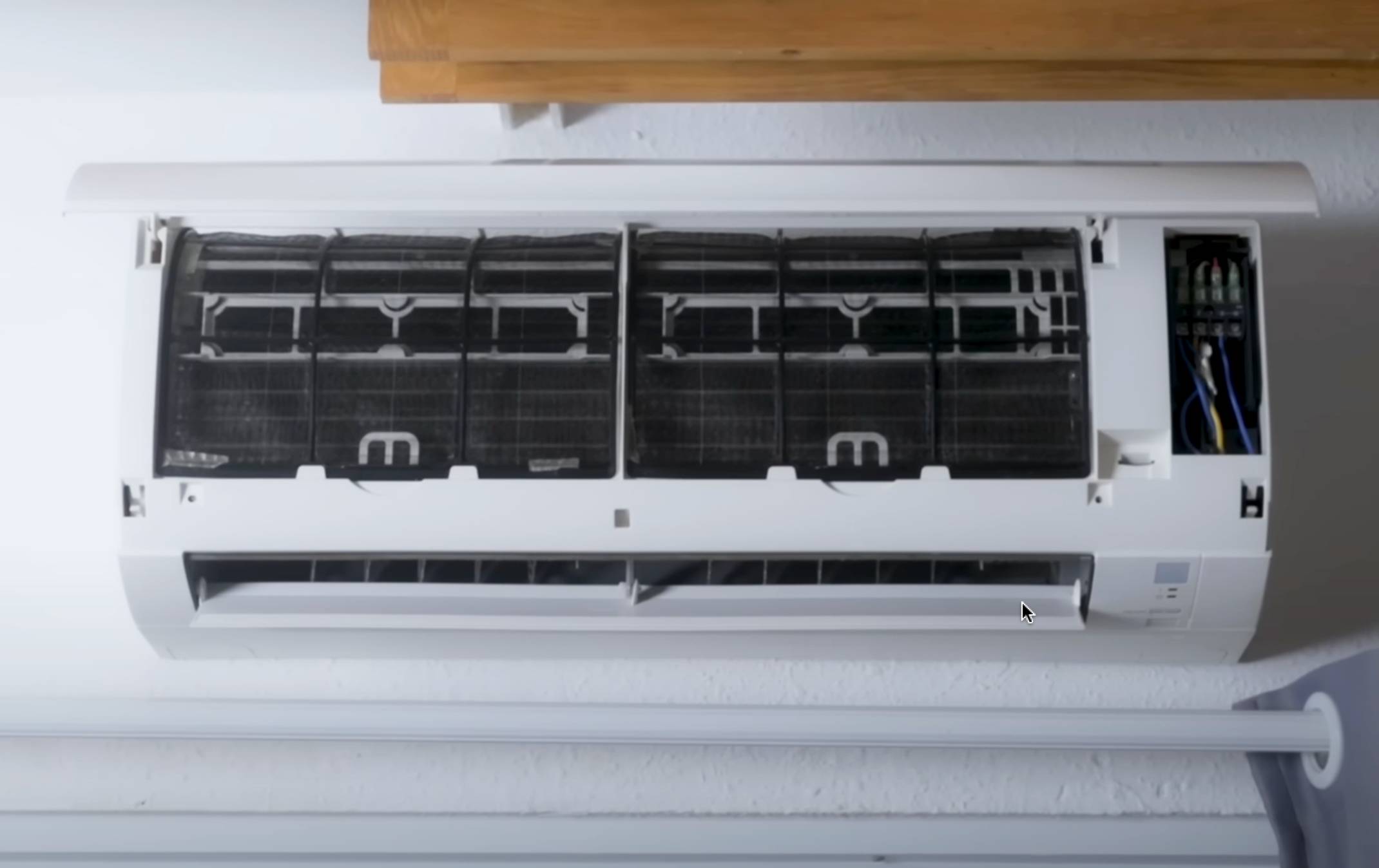 gian lanh bam bui ban khong ve sinh khien dieu hoa tu tat