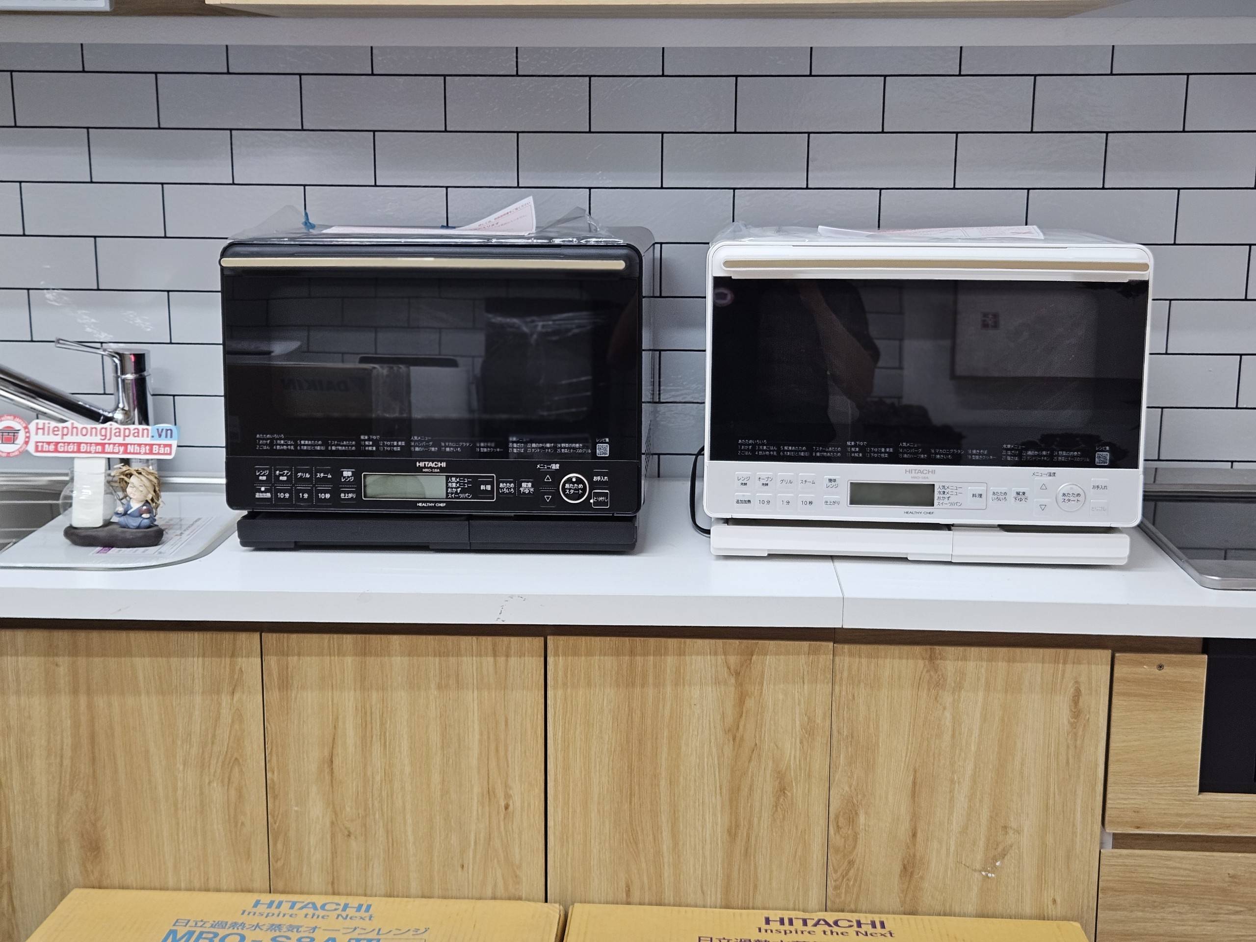 lo vi song Hitachi MRO-S8A co thiet ke hien dai