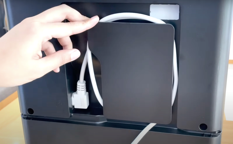 cắm sạc vào nguồn điện