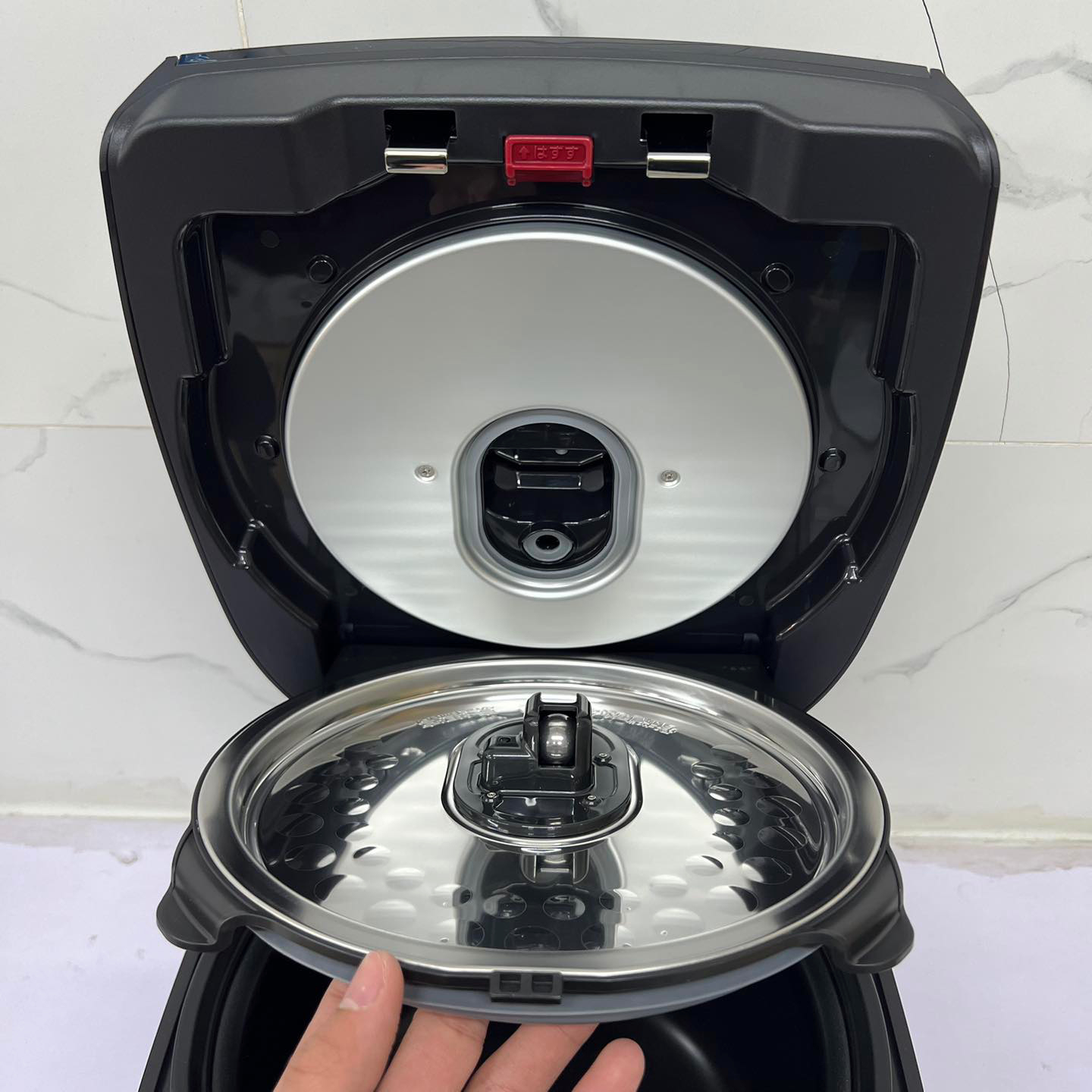 huong dan ve sinh noi com dien tiger noi dia nhat