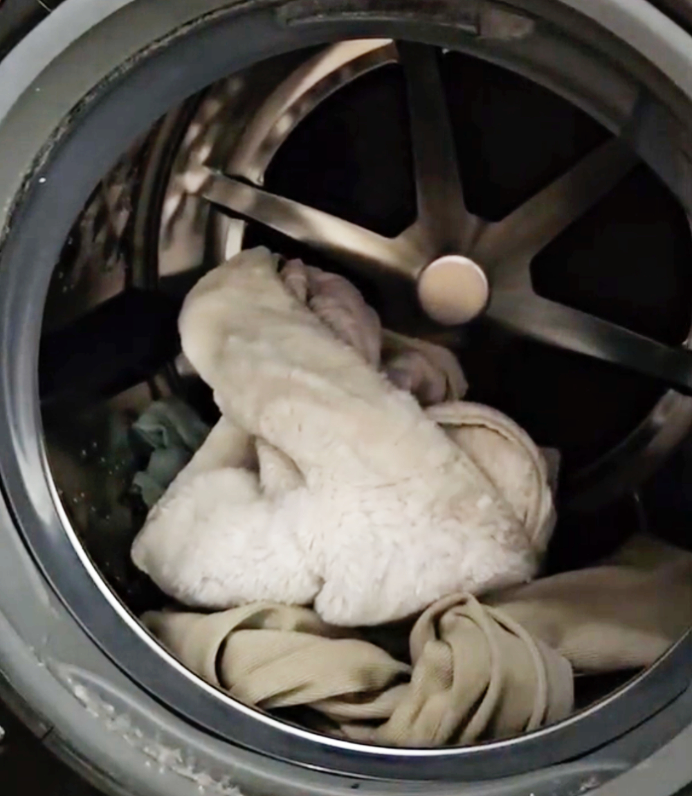 ban chi nen de 2/3 luong quan ao vao long giat