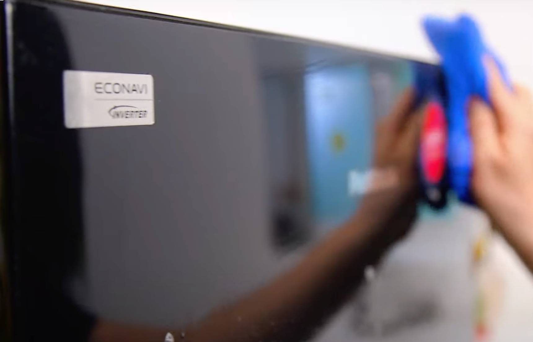 lau chui be mat kinh ben ngoai tu lanh