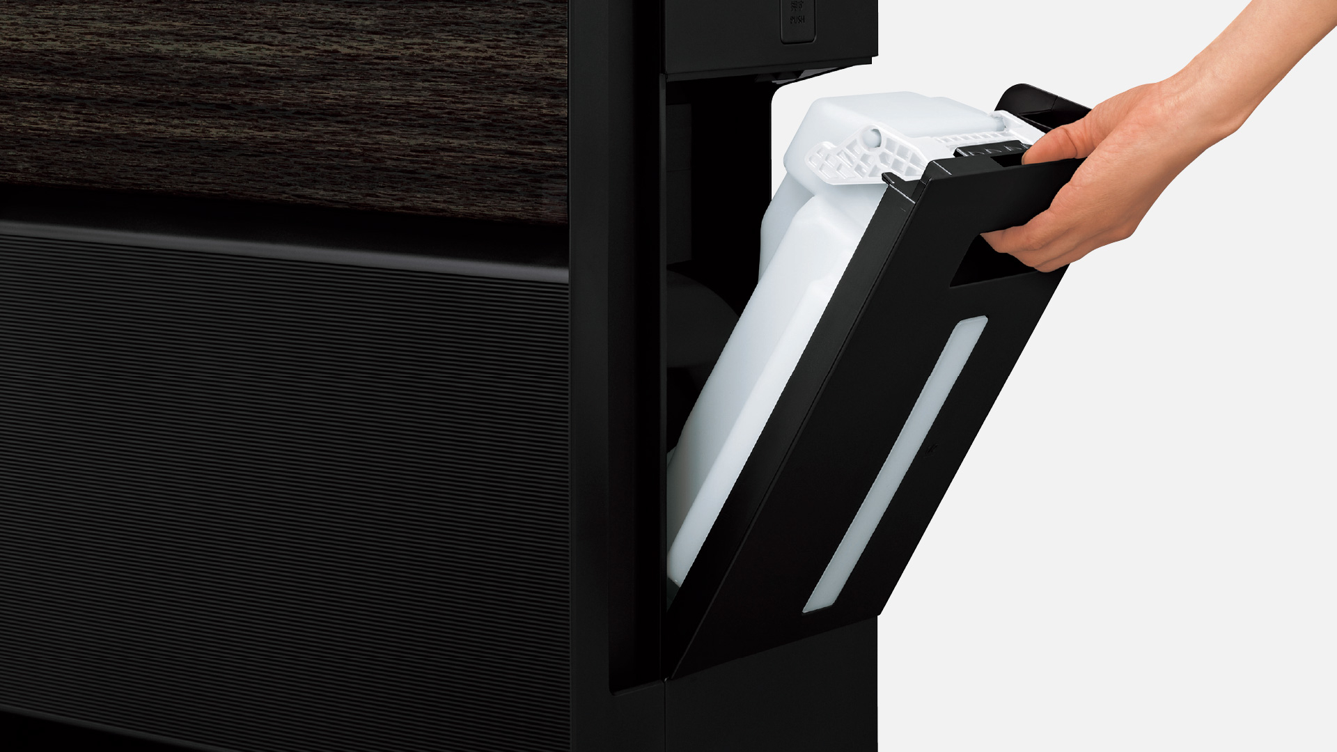 chuc nang tao am cua Máy lọc không khí Panasonic F-VXW70-TM