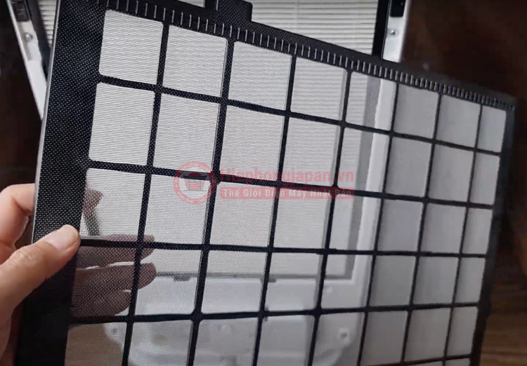 ve sinh mang loc tho - may loc khong khi hitachi