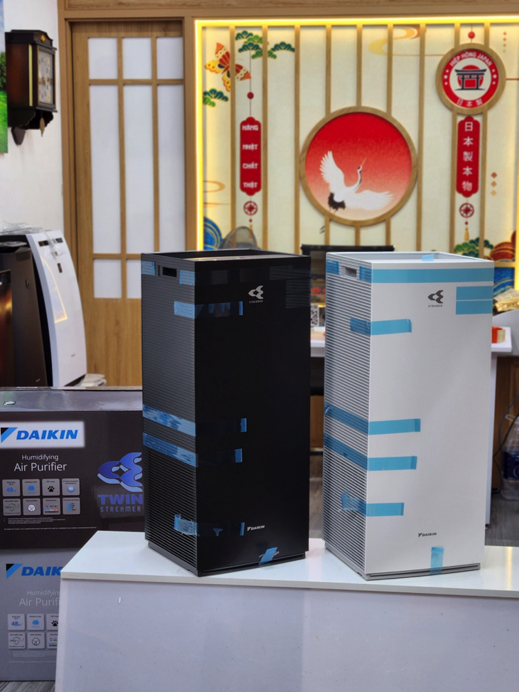 can canh 2 mau may loc khong khi cua daikin