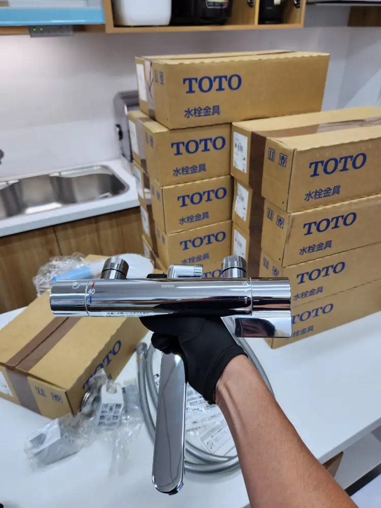 can canh sen voi toto tbv03401j1