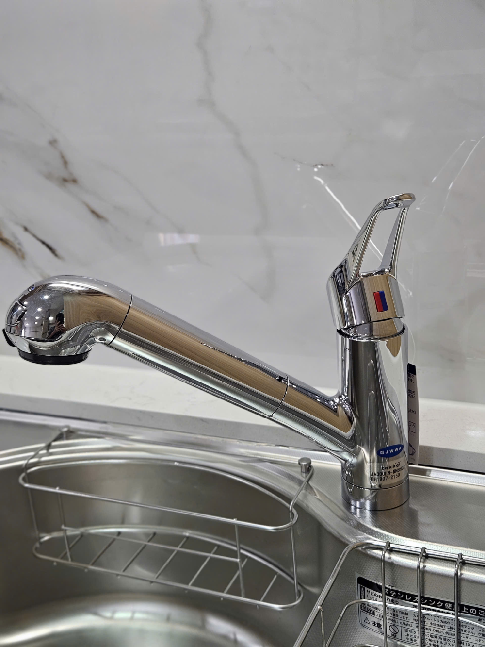 voi rua Takagi JA300LN co thiet ke sang trong