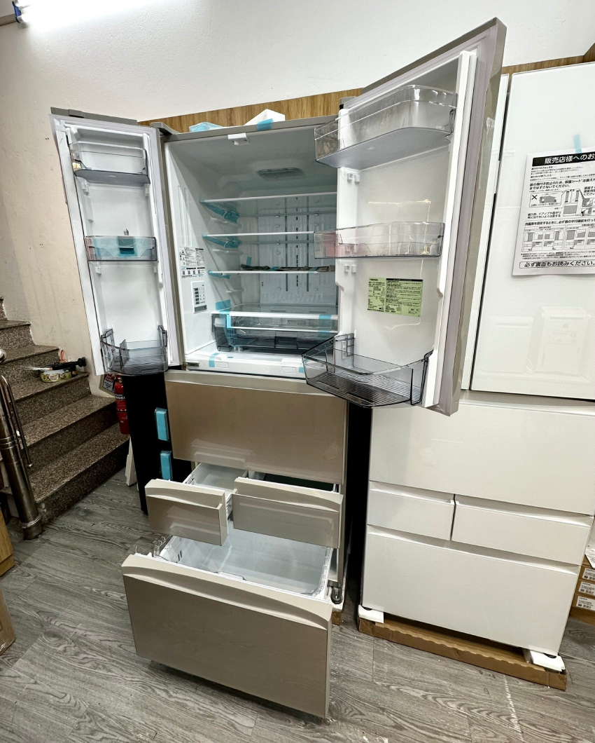 thiet ke cua tu lanh Toshiba GR-V550FH ngan dong thong minh