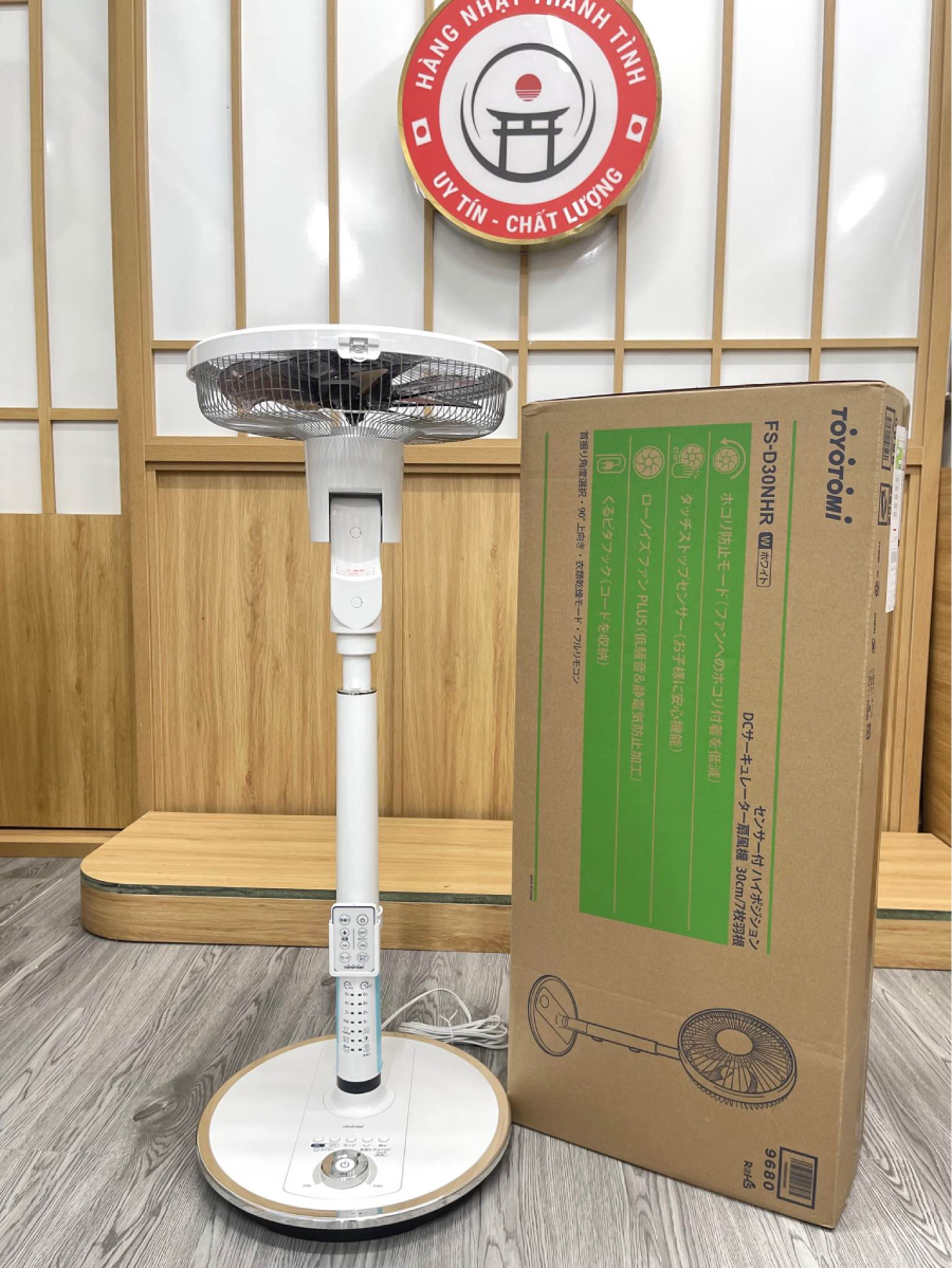 quạt điện FS-D30NHR-W màu trắng xoay linh hoạt