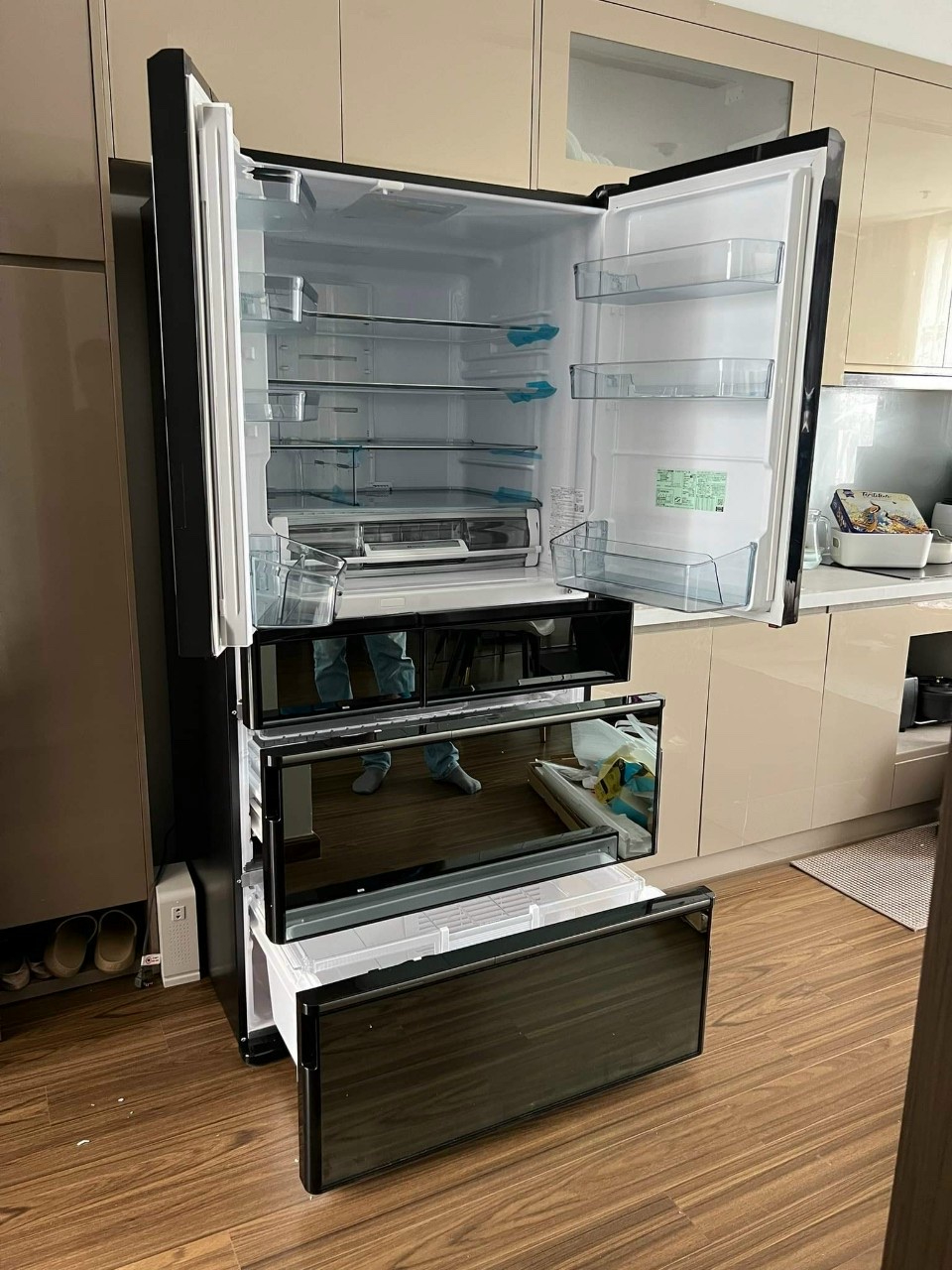 tu lanh Hitachi R-WXC74T moi nhat nam 2023