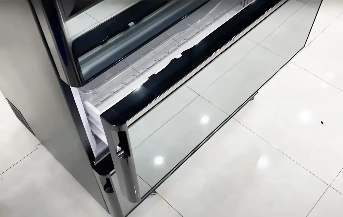 tu lanh Hitachi R-WXC74T-X trang bi cua dien tro luc