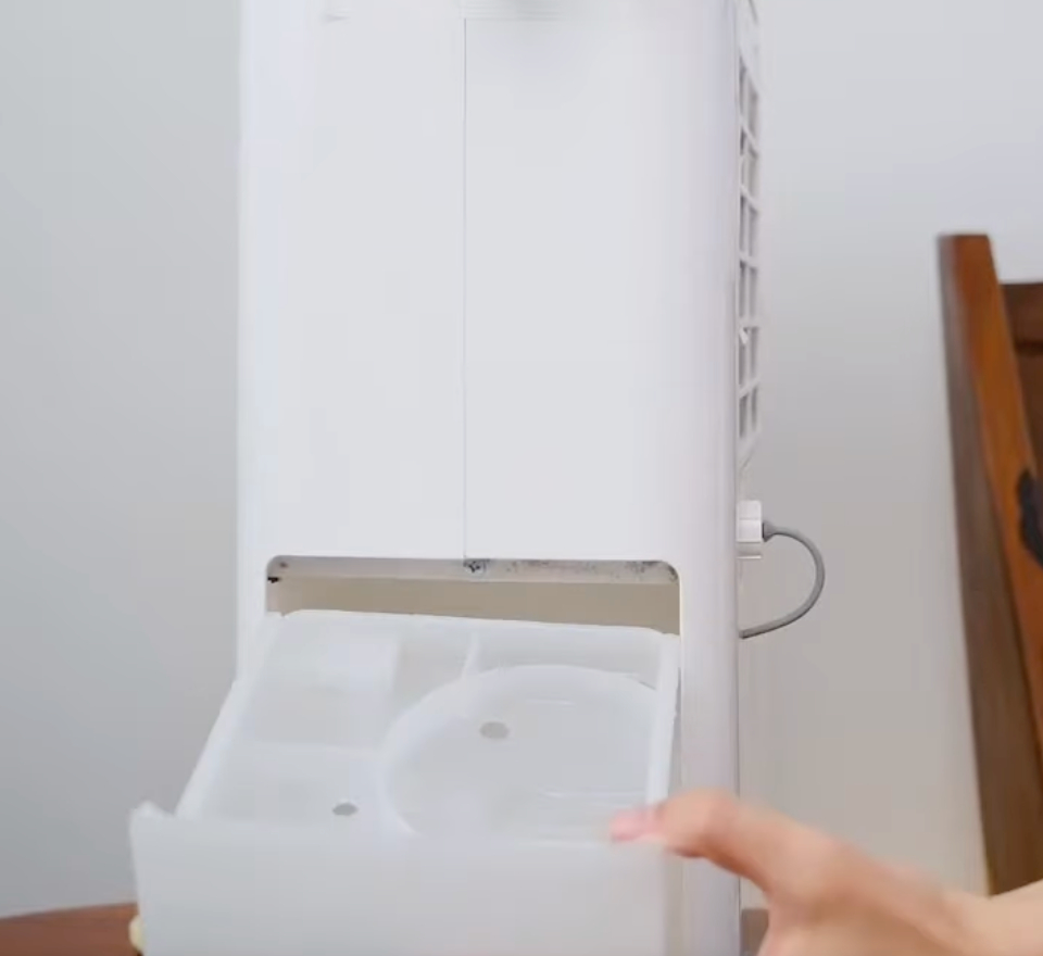 ve sinh binh chua nuoc thai cua may hut am