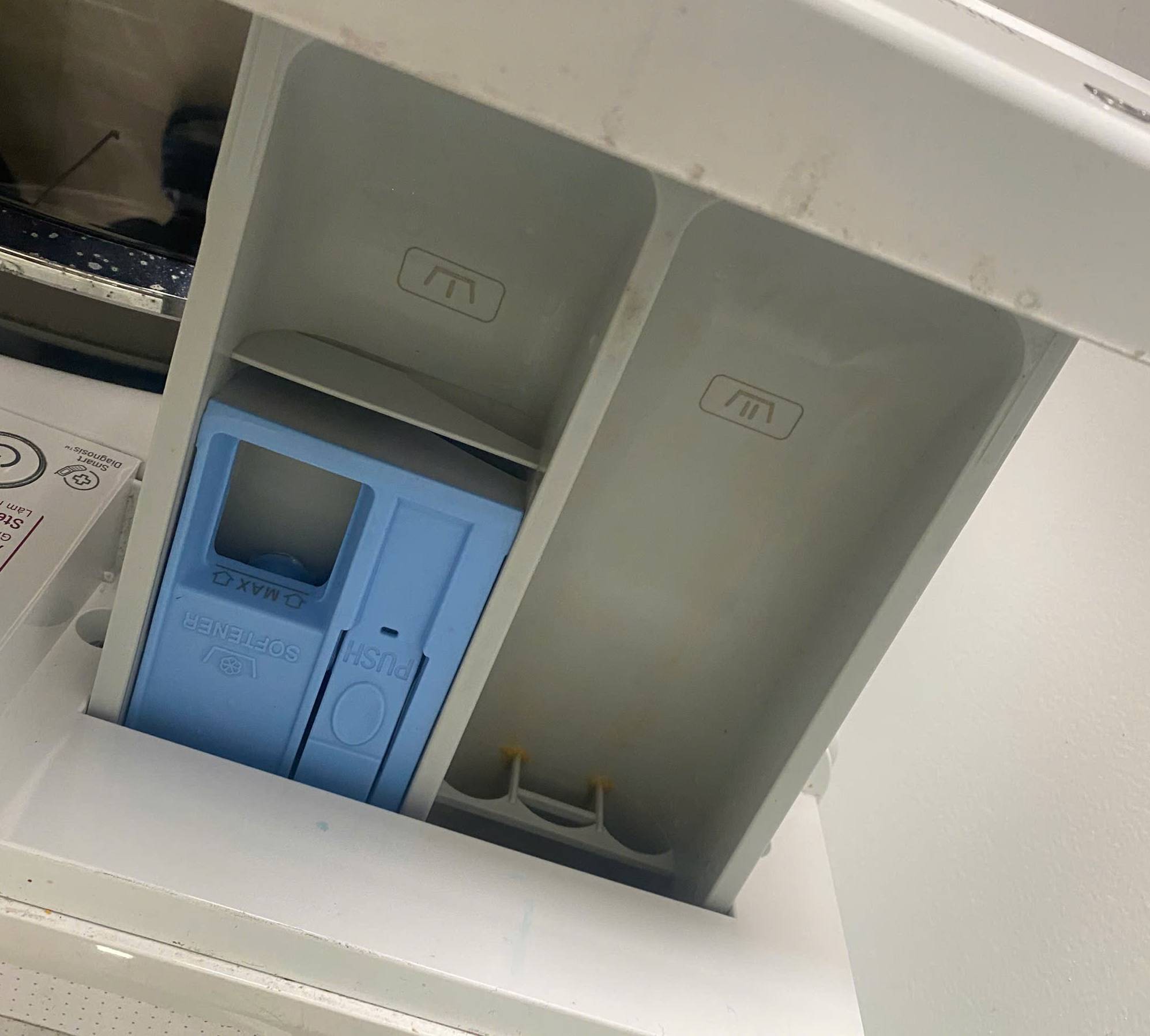 ve sinh khoang chua nuoc giat