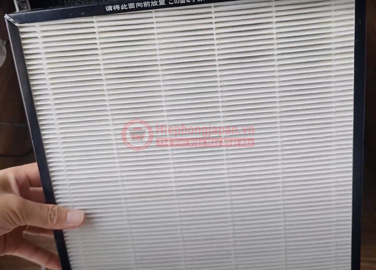 ve sinh mang loc chinh may loc khong khi hitachi