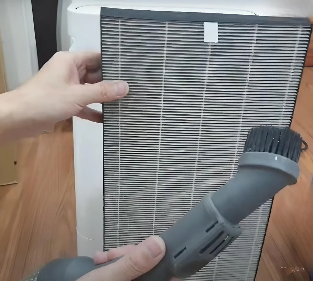 ve sinh mang loc khong khi sharp